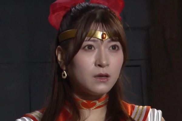 水兵金星四肢被束缚，她能化险为夷吗？