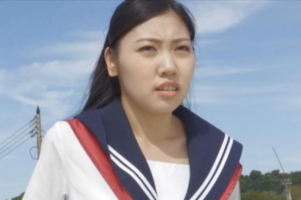 JK少女为解救同伴，在野外赤手空拳迎战众多敌人